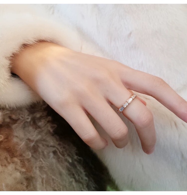 Nhẫn titan ko đen cẩn xoàn phối xà cừ màu