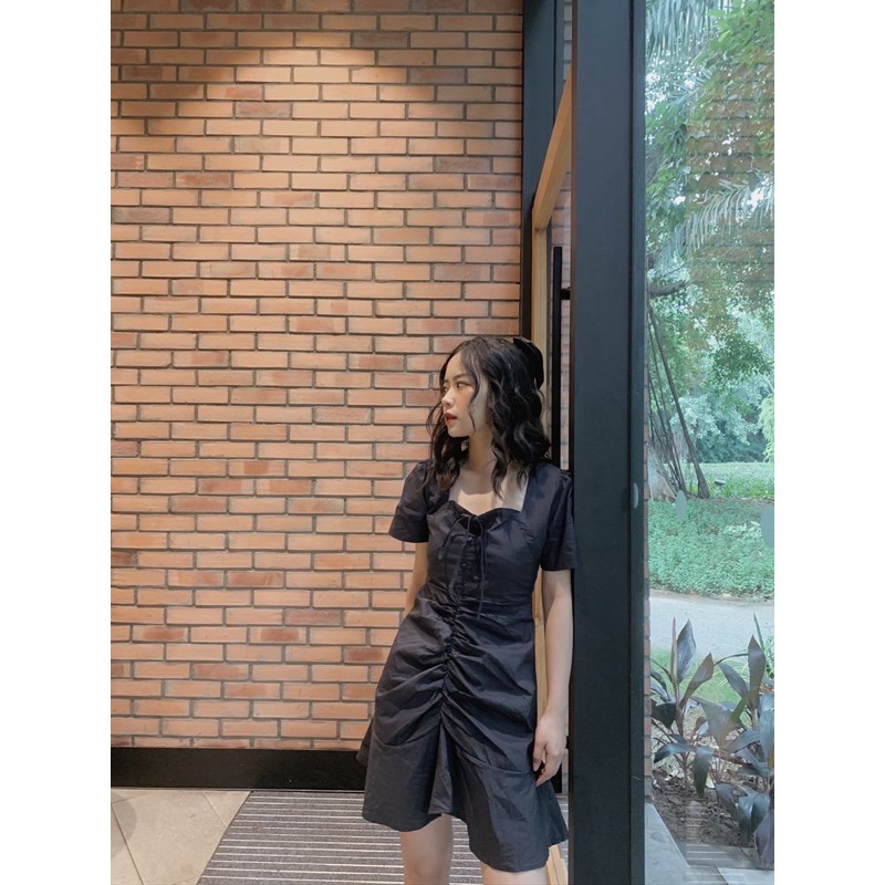 Váy đen ngắn tay dây rút - Login Studios