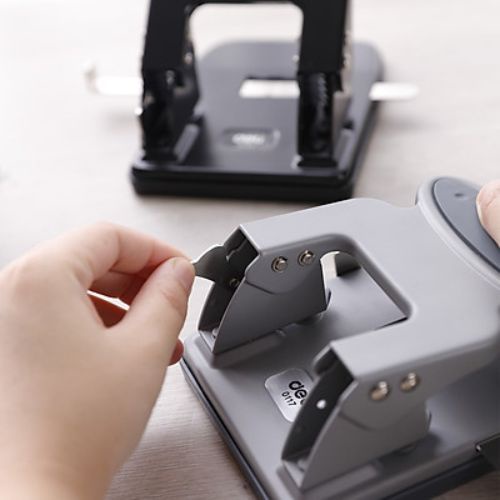 Máy đục lỗ Deli 0117 I Đục 2 lỗ 35 tờ / lần