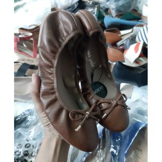 Combo giày của khách vân