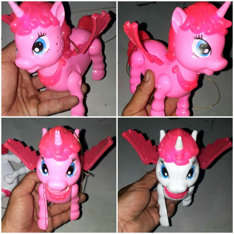 Một mô hình chú Ngựa Pony bằng nhựa có nhạc và đèn led rất đẹp tặng kèm pin