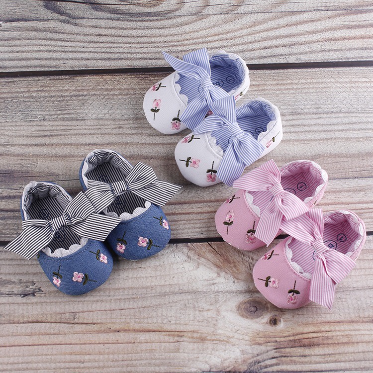 Giày Tập Đi Cho Bé  𝐅𝐑𝐄𝐄𝐒𝐇𝐈𝐏 Giày Búp Bê Thêu Hoa Xinh Xắn Cho Bé 0-18 tháng tuổi