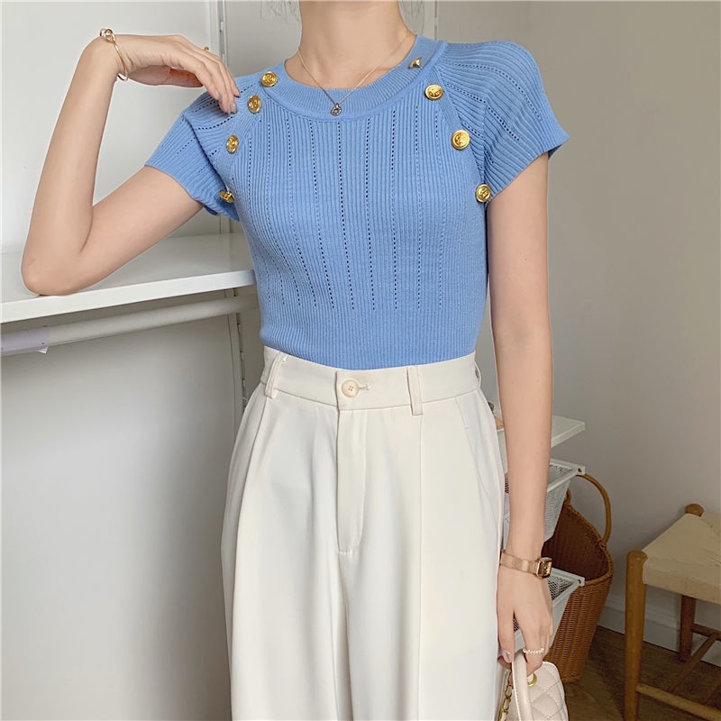 Áo Thun Ngắn Tay Cổ Tròn Phối Nút Kim Loại Xinh Xắn Dành Cho Nữ
