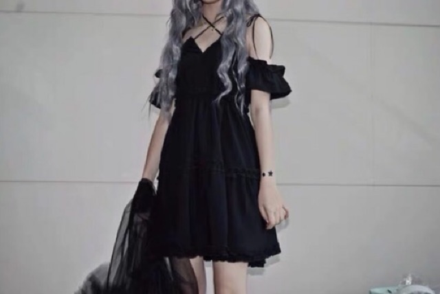 Đầm dây đen tay rời lung linh không rời mắt | BigBuy360 - bigbuy360.vn