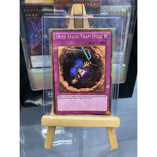 Lá bài thẻ bài Deep Dark Trap Hole – Gold Secret Rare - Tặng bọc bài nhựa bảo quản