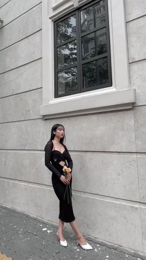 Áo khoác cardigan lưới đen thiết kế bởi MCAT đẹp nhất khi mặc cùng CROPTOP | BigBuy360 - bigbuy360.vn