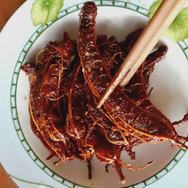 Me xào chua cay ô mai hộp 500 gram