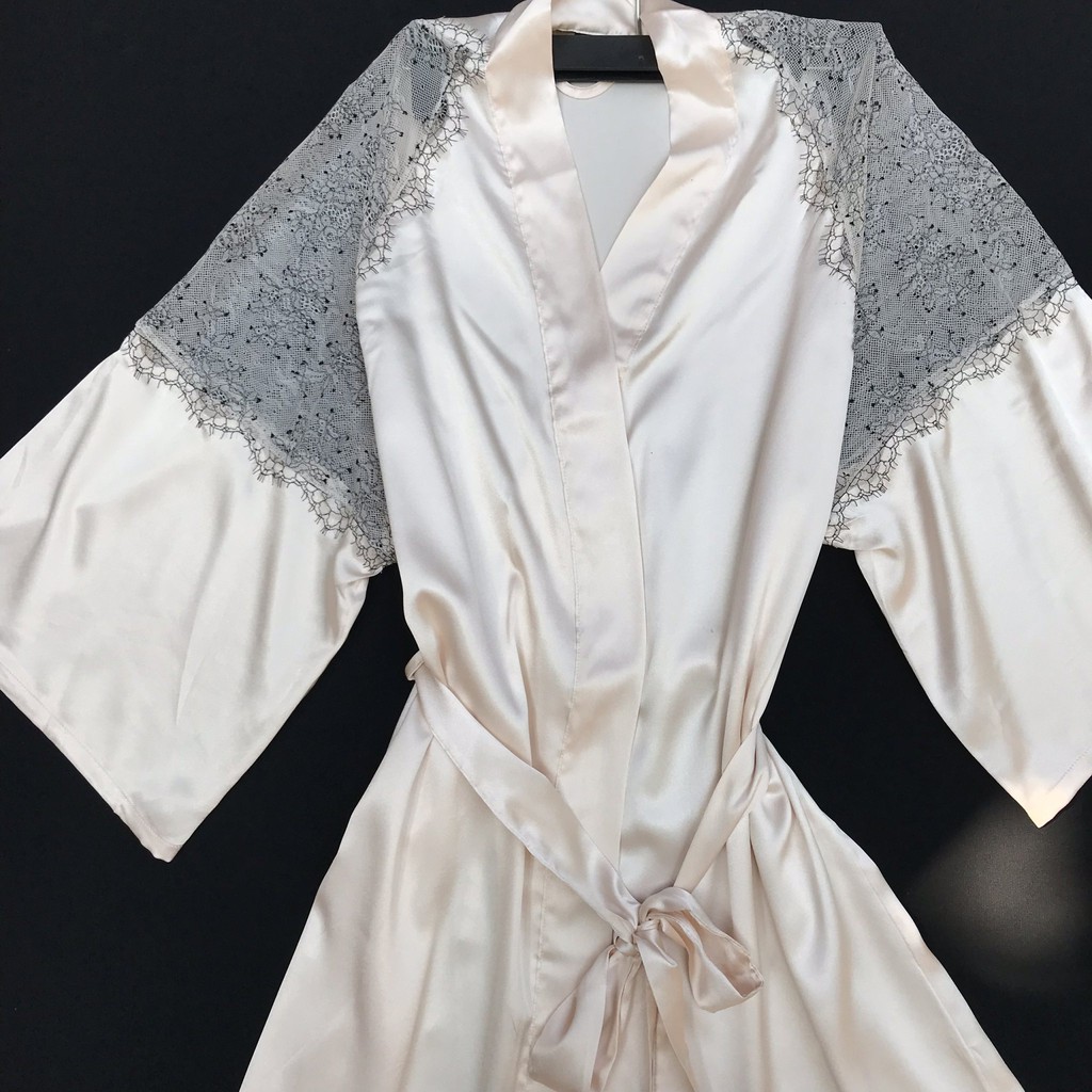 Áo choàng ngủ satin mềm mịn nhẹ size XS tương đương S | BigBuy360 - bigbuy360.vn