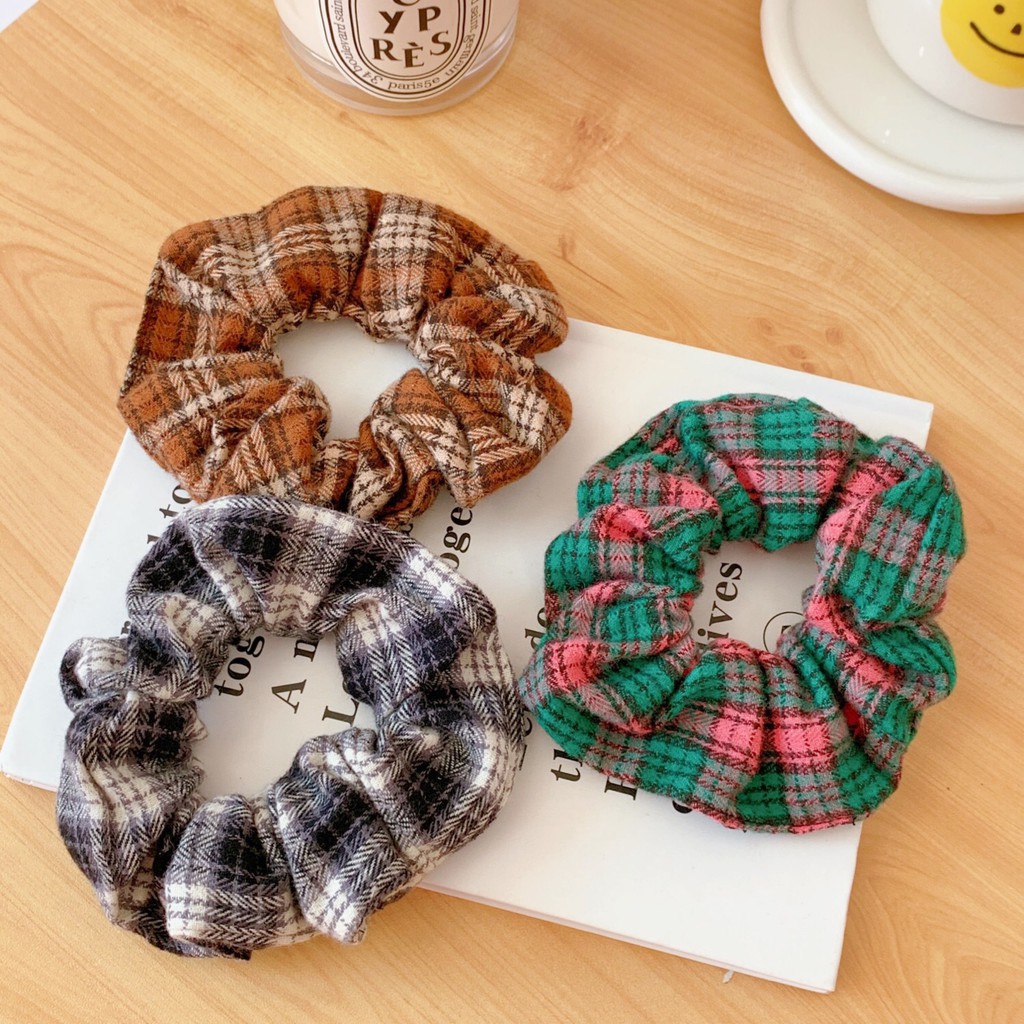 Cài tóc xốp dày và cột tóc scrunchies họa tiết caro thời trang Mua Tất (muatatshop)