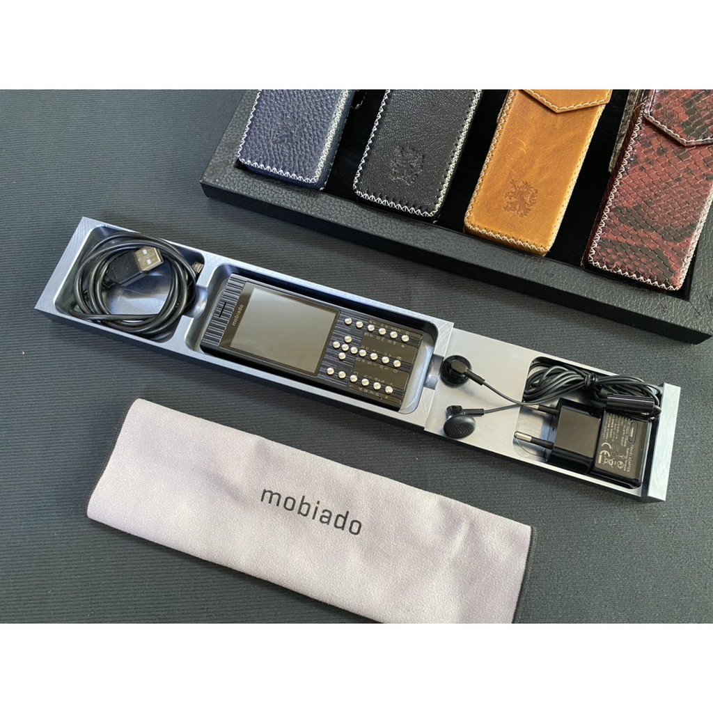 Điện thoại mobiado 3AF Black chính hãng