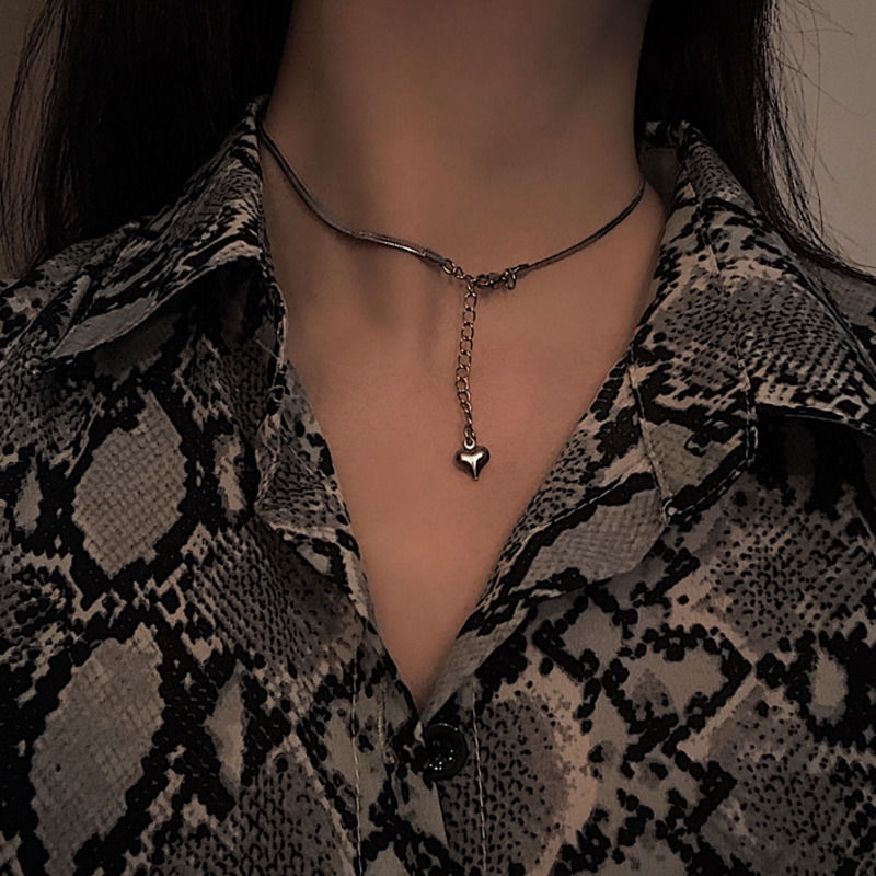 Dây chuyền ngắn dạng xương rắn bản rộng dẹt bằng thép titan cá tính 22415