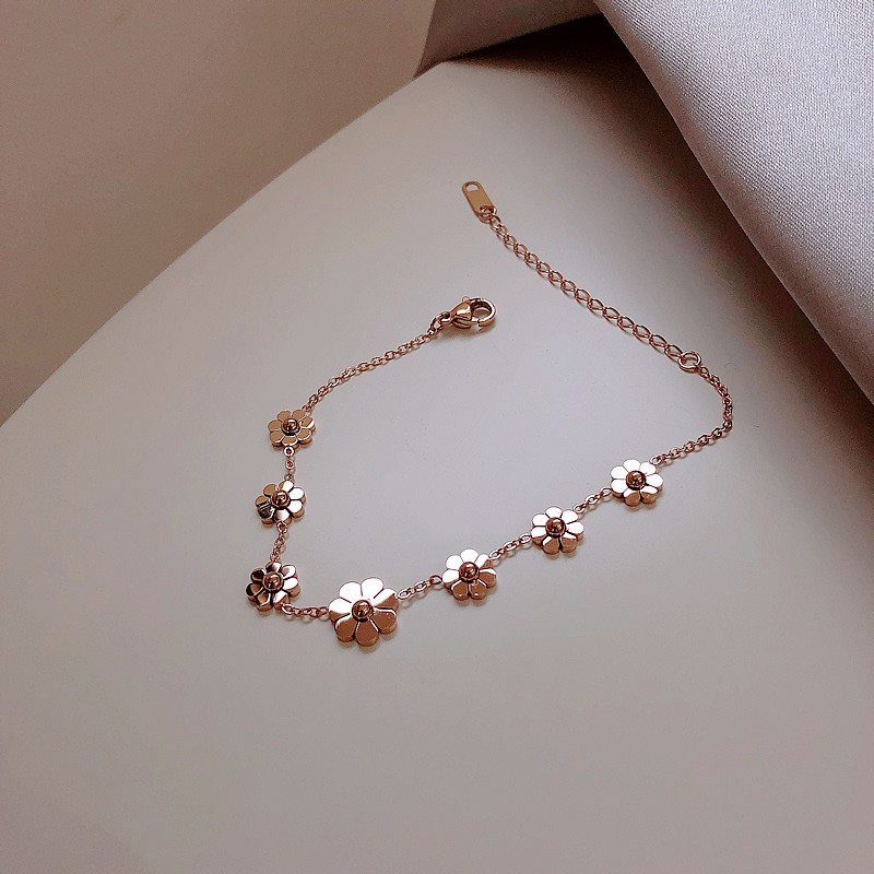 Vòng Tay Thép Titan Mặt Hoa Cúc Nhỏ Đơn Giản Cho Nữ