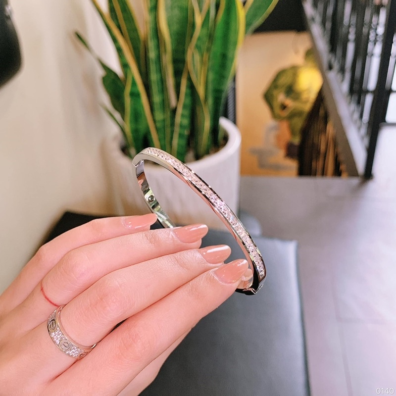 Vòng tay nửa soàn titan bản mỏng