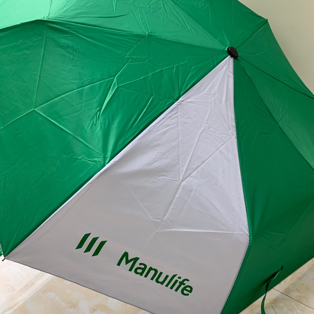 Ô Che mưa nút mở tự động Manulife . Quà tặng ý nghĩa cho khách hàng bảo hiểm