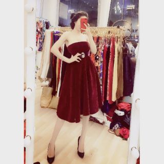 đầm cúp ngực xòe
