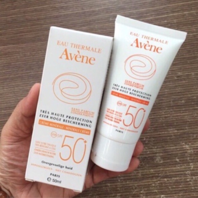 Kem chống nắng SPF 50+ cho da nhạy cảm Avene Very High Protection Mineral Lotion 50+ 50ml Pháp
