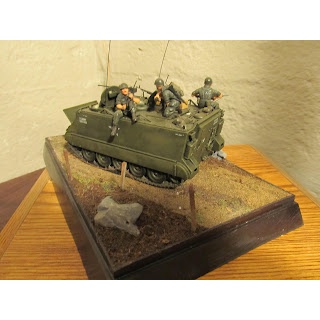 Mô hình quân sự xe bọc thép Mỹ 1/35 SCALE M113 U.S. ARMOURED PERSONNEL CARRIER 35040 - GDC