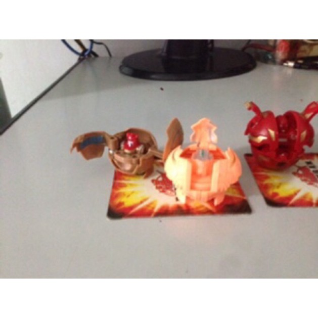 Bộ 3 cái đồ chơi bakugan, khách chọn 3 trong 4 mẫu số 8,9,10,12 như hình chi tiết. bakugan3