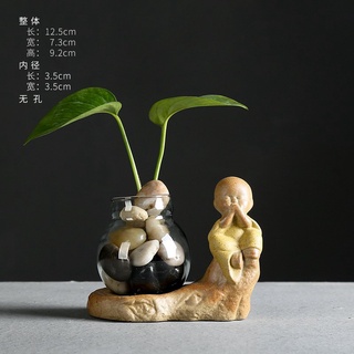 Chậu thủy tinh chú tiểu đọc sách