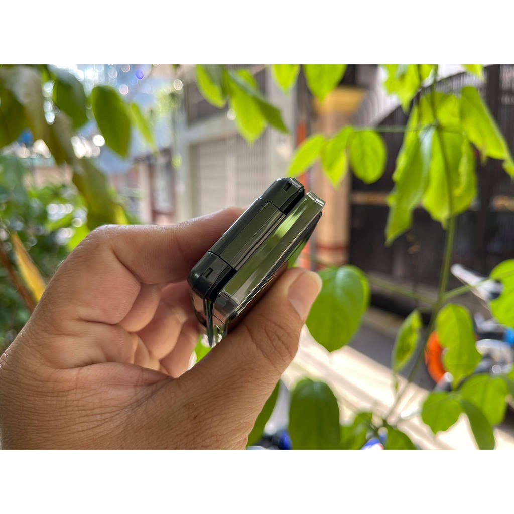 Điện thoại Sharp SH906i màu đen