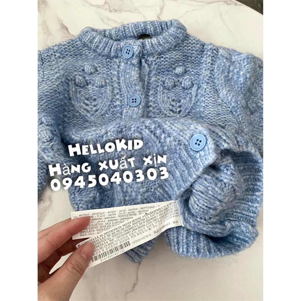 Áo khoác cardigan xanh dịu dính tròn nổi bé gái