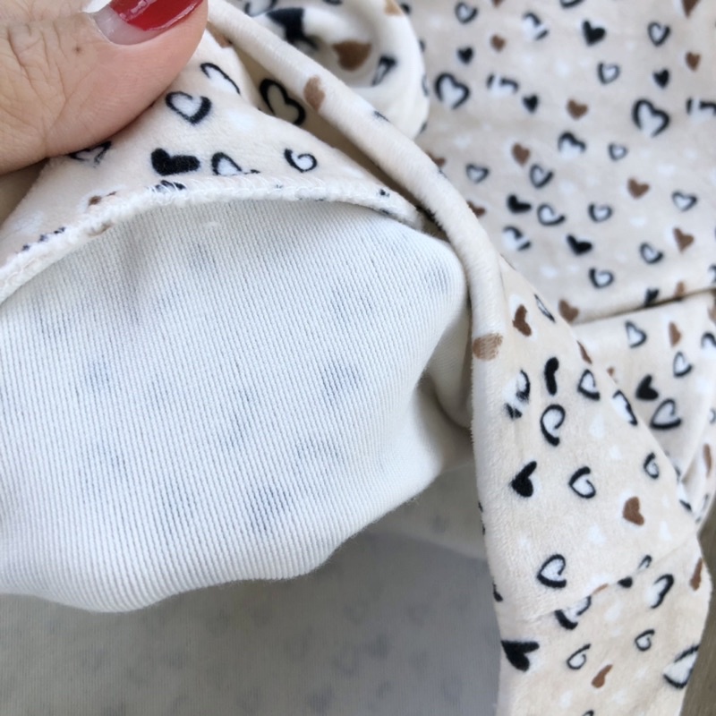 Bộ nỉ nhung BTWEEN bé gái xuất dư mềm mại màu hồng vàng