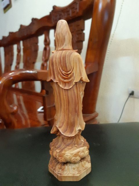PHẬT BÀ QUAN ÂM GỖ huyết long