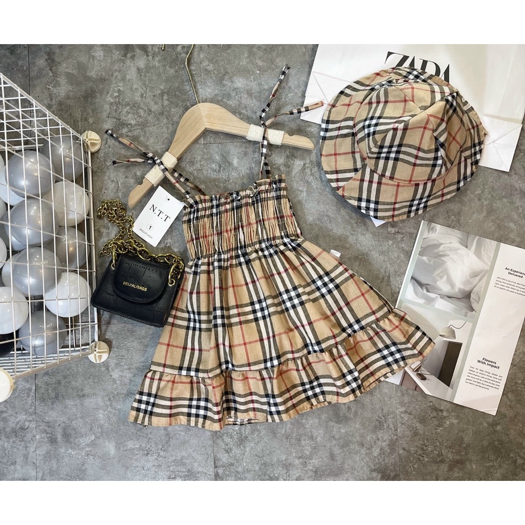 Váy kẻ bbr kèm mũ cho bé gái