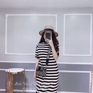 Váy suông tay lỡ.