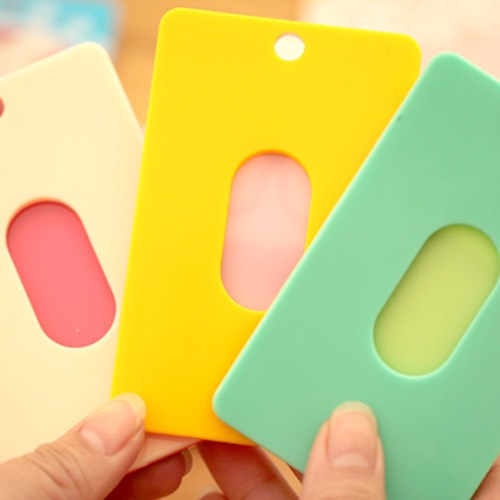 Móc Khóa Nhựa Hoạt Hình Dễ Thương Nhiều Màu Hot Trend Có Ngăn Để Thẻ Xe Tiện Lợi - Shine House