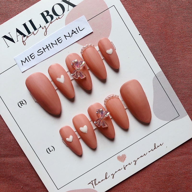 Nail box móng tay giả màu hồng nude đơn giản thanh lịch