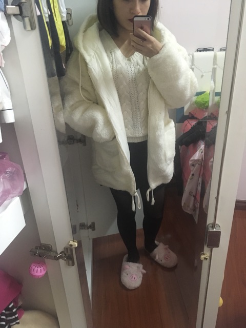 Áo khoác lông trắng form to