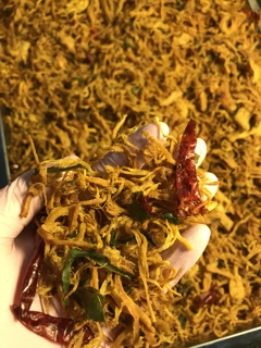 Gà khô lá chanh !