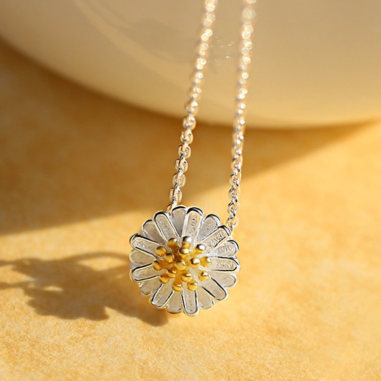 Simple Fashionable Sunflower Face Silver Plated Necklace