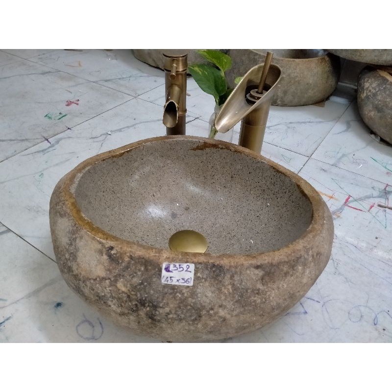 Lavabo đá cuội