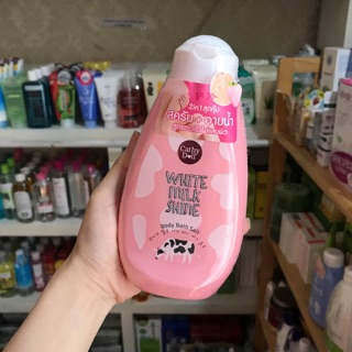 Muối tắm tẩy da chết Cathy Doll White Milk