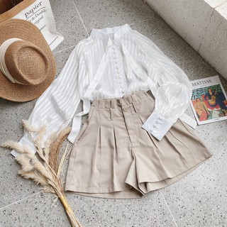 SET ÁO TRẮNG NÚT BỌC QUẦN NÂU