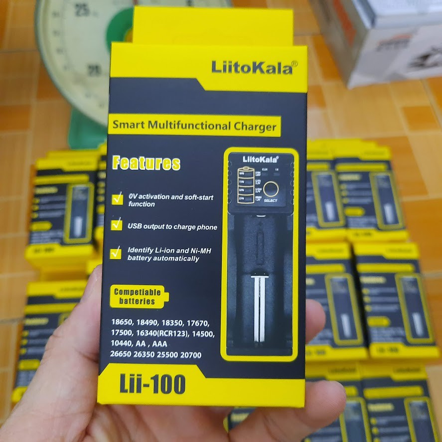 Sạc đa năng pin 3.7v Liitokala Lii-100 kèm dây sạc phù hợp pin 18650 18490, 18350, 17670, 17500, 16340