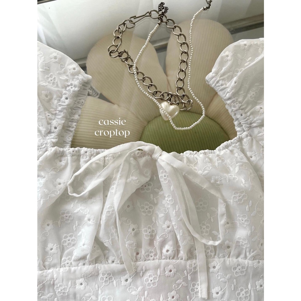Áo croptop trắng cổ vuông buộc nơ ngực Naked by V - Cassie Croptop