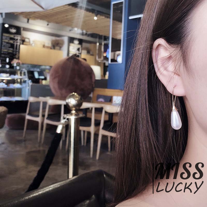 Khuyên tai nữ kiểu dáng thời trang cá tính