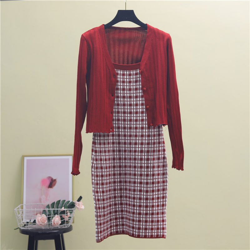 Set 2 Món Gồm Áo Cardigan Len Dài Tay Kèm Váy Ca Rô Không Tay Quyến Rũ