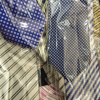 Combo 3 cà vạt silk màu ngẫu nhiên.