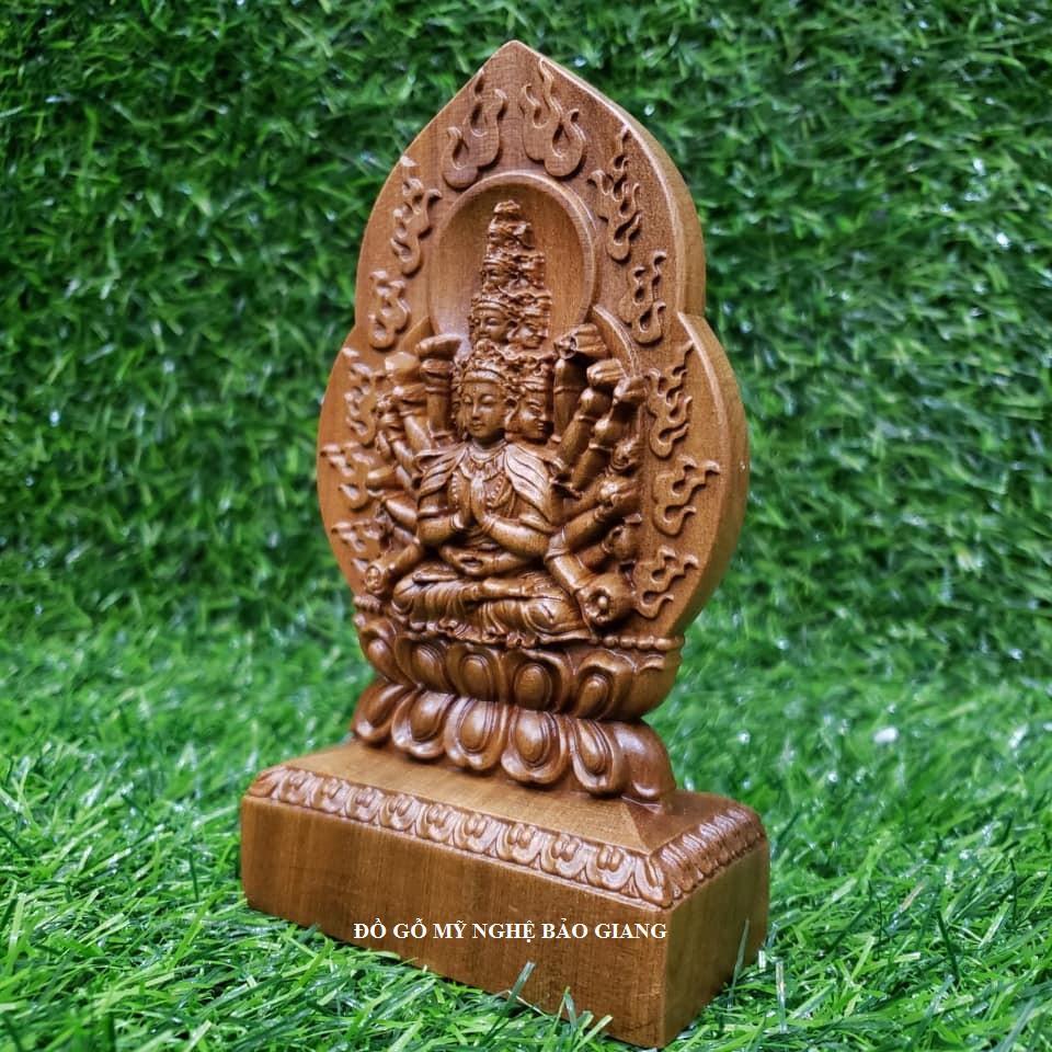 Tượng phật bản mệnh Tuổi Tý để xe ô tô Phật Thiên Thủ Thiên Nhãn bằng gỗ bách thơm