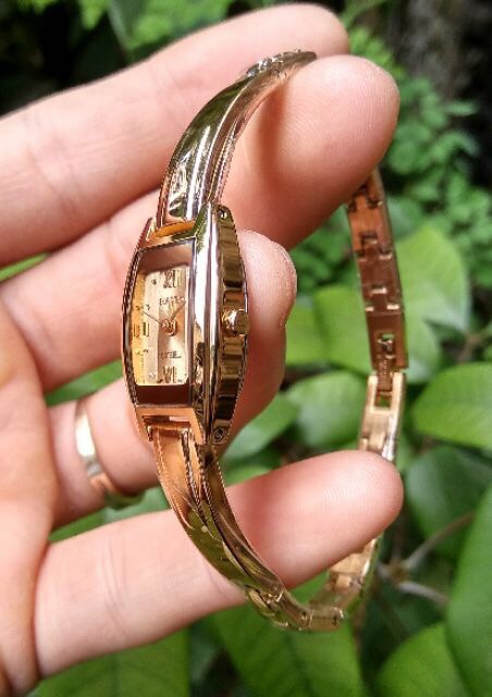 Đồng hồ lắc Nữ Haoba HB-672 màu vàng cực đẹp ( tặng kèm pin dự phòng)