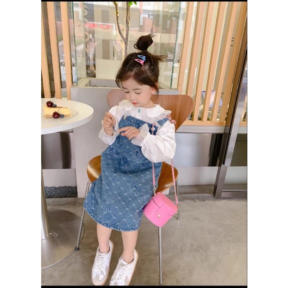 Váy cho bé gái, set yếm váy jean vân trần trám kèm áo sơ mi trắng cổ bèo xịn xò cho bé