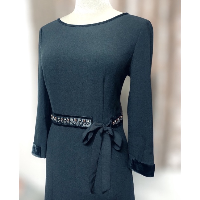 Đầm vintage đen