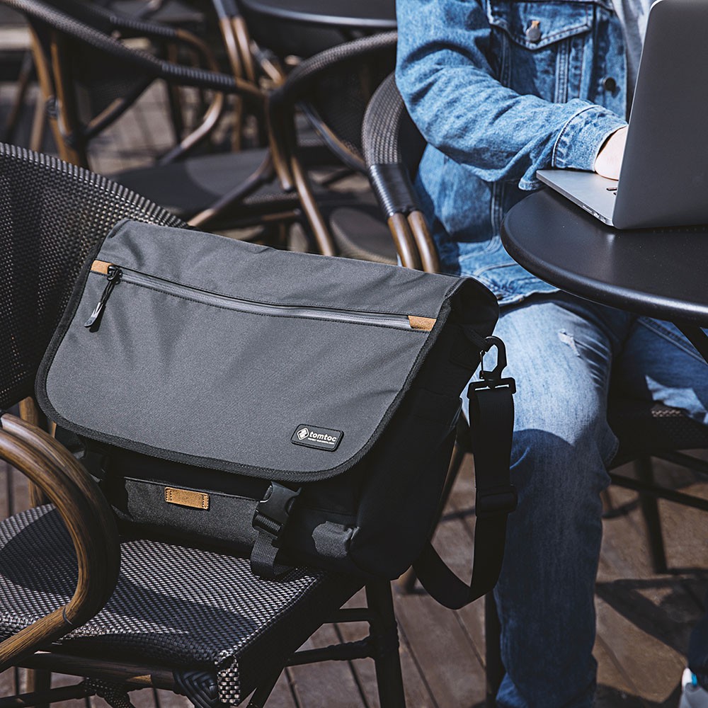 TÚI ĐEO VAI TOMTOC (USA) CROSS BODY MESSENGER MULTI-FUNCTION WATERPROOF FOR ULTRABOOK 13″-13.5″ A47-C01D - HÀNG CHÍNH HÃ