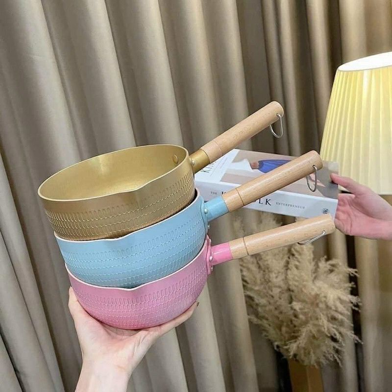 CHẢO SÂU LÒNG 18cm TAY CẦM BẰNG GỖ