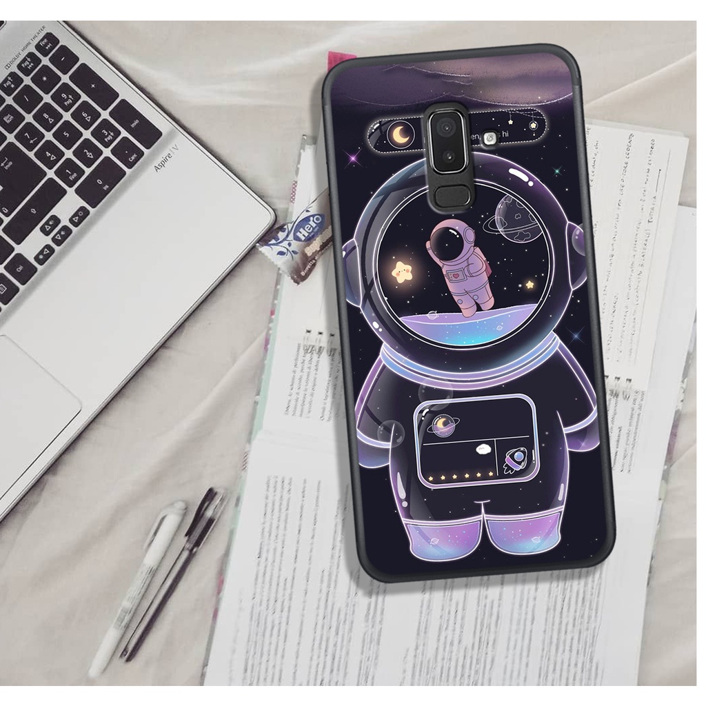 [ HOT BỎNG TAY] ỐP LƯNG SAM.SUNG J6 PLUS/J8/A6 PLUS , IN HINH CHIBI PHI HÀNH GIA ĐÁNG YÊU, SIÊU CUTE.