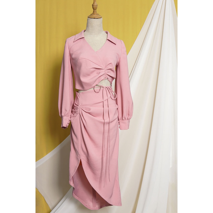 Set bộ áo croptop tay dài kèm chân váy midi Vella Fashion VB22070